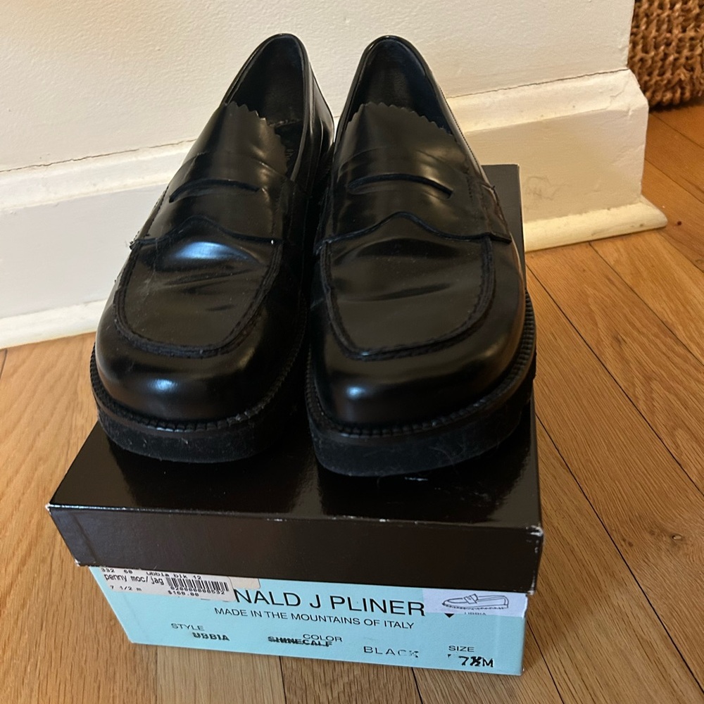 Donald J. Pliner womens Classic Black Slip-Ons